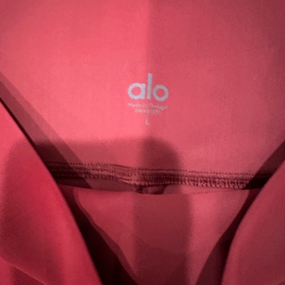 Women’s ripped Maroon Leggings - Picture 3 of 3